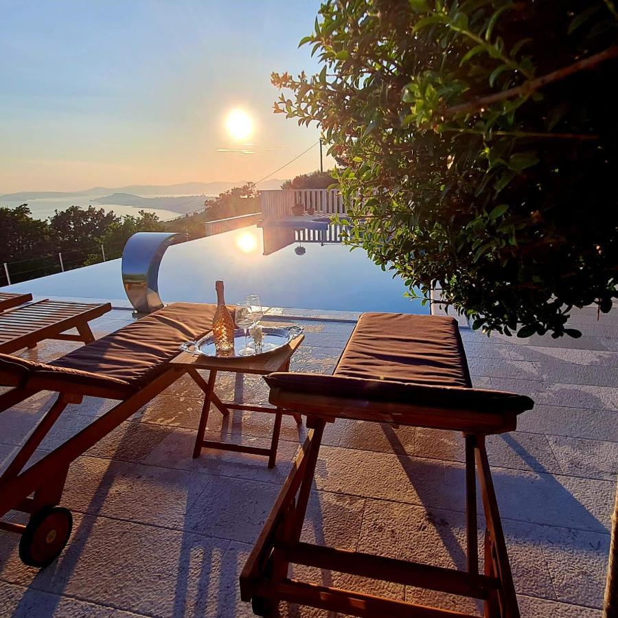 Sea View Luxury Apart Hotel Villa Conte With Swiming Pool And Romantic Spa Podstrana Luaran gambar