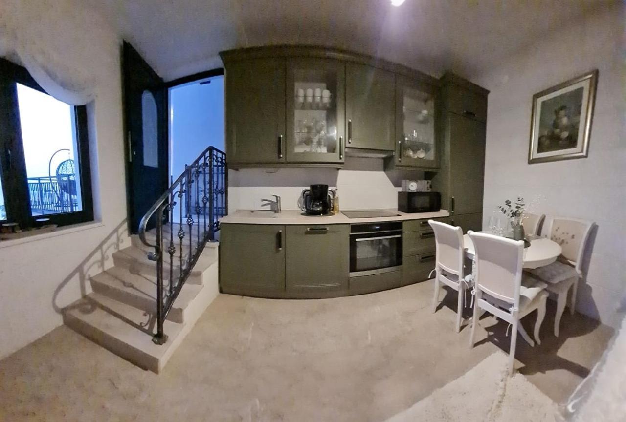Sea View Luxury Apart Hotel Villa Conte With Swiming Pool And Romantic Spa Podstrana Luaran gambar