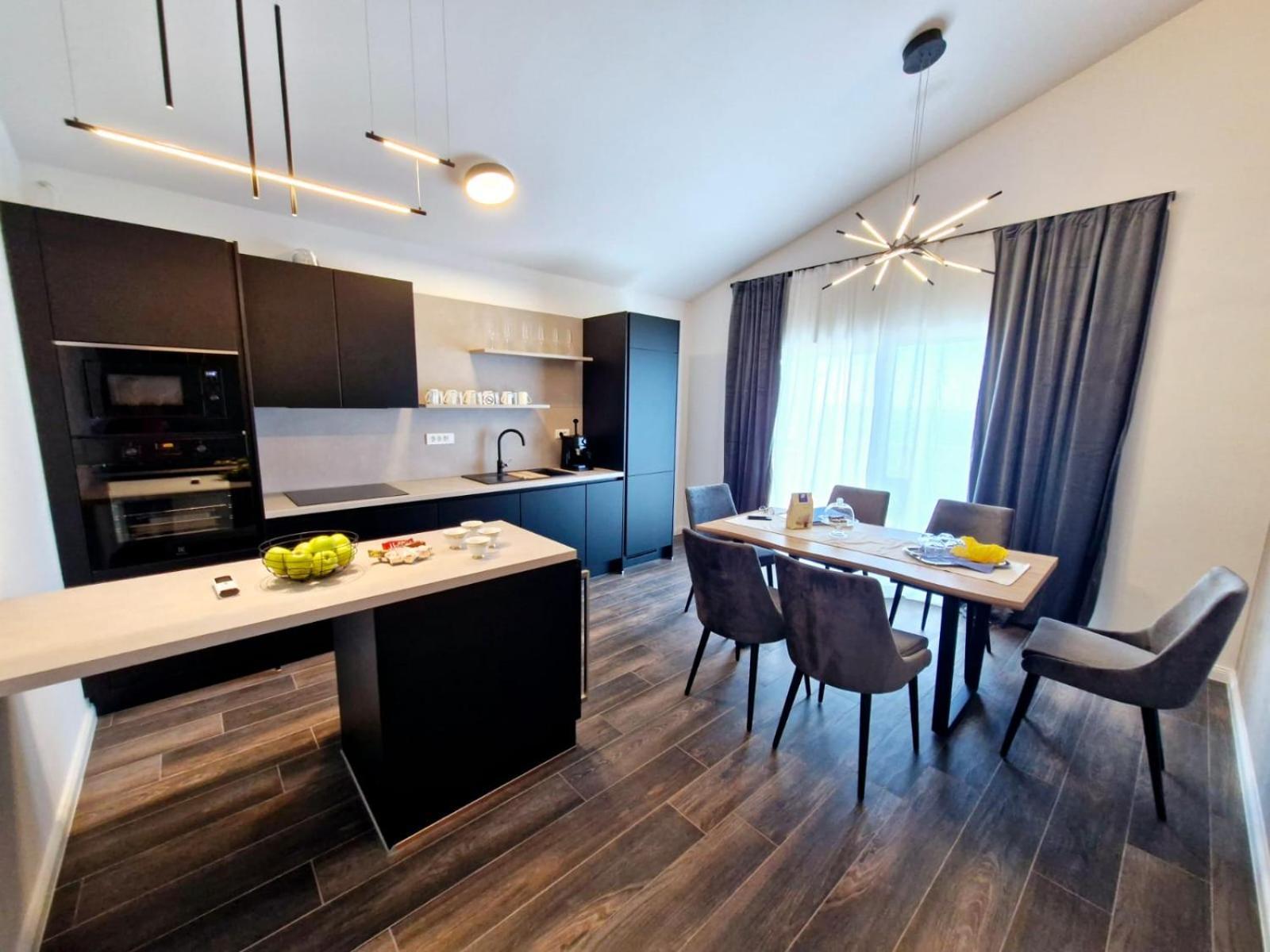 Sea View Luxury Apart Hotel Villa Conte With Swiming Pool And Romantic Spa Podstrana Luaran gambar