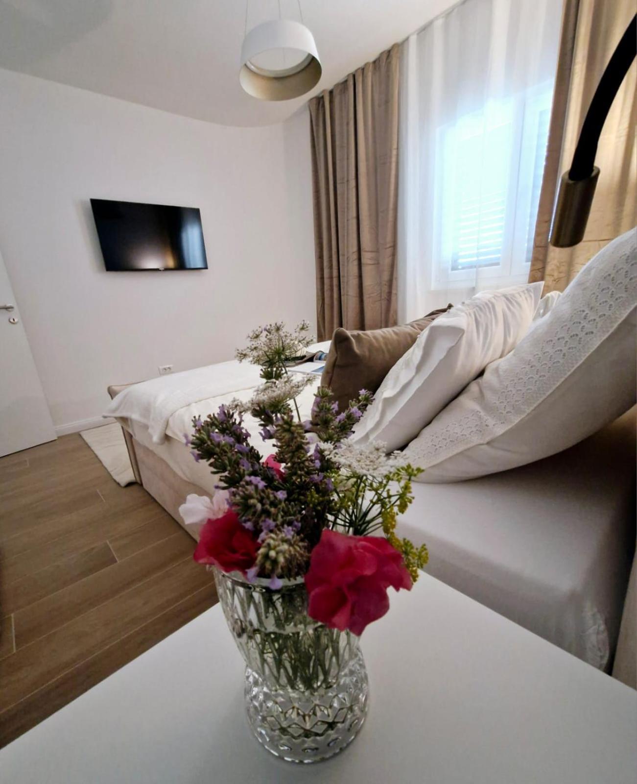 Sea View Luxury Apart Hotel Villa Conte With Swiming Pool And Romantic Spa Podstrana Luaran gambar